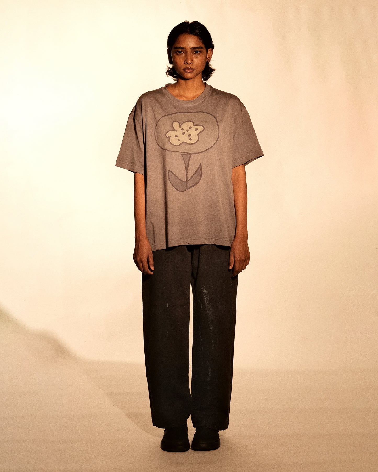 Flower in coal grey