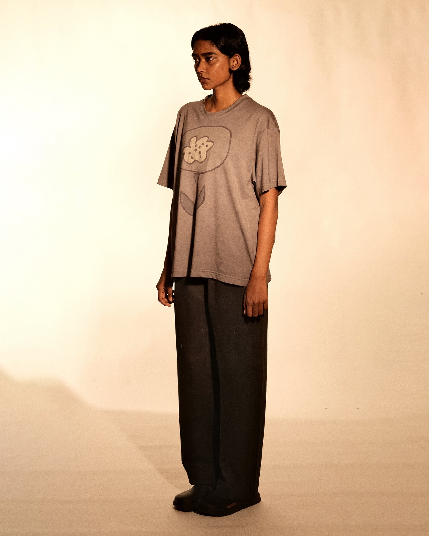 Flower in coal grey