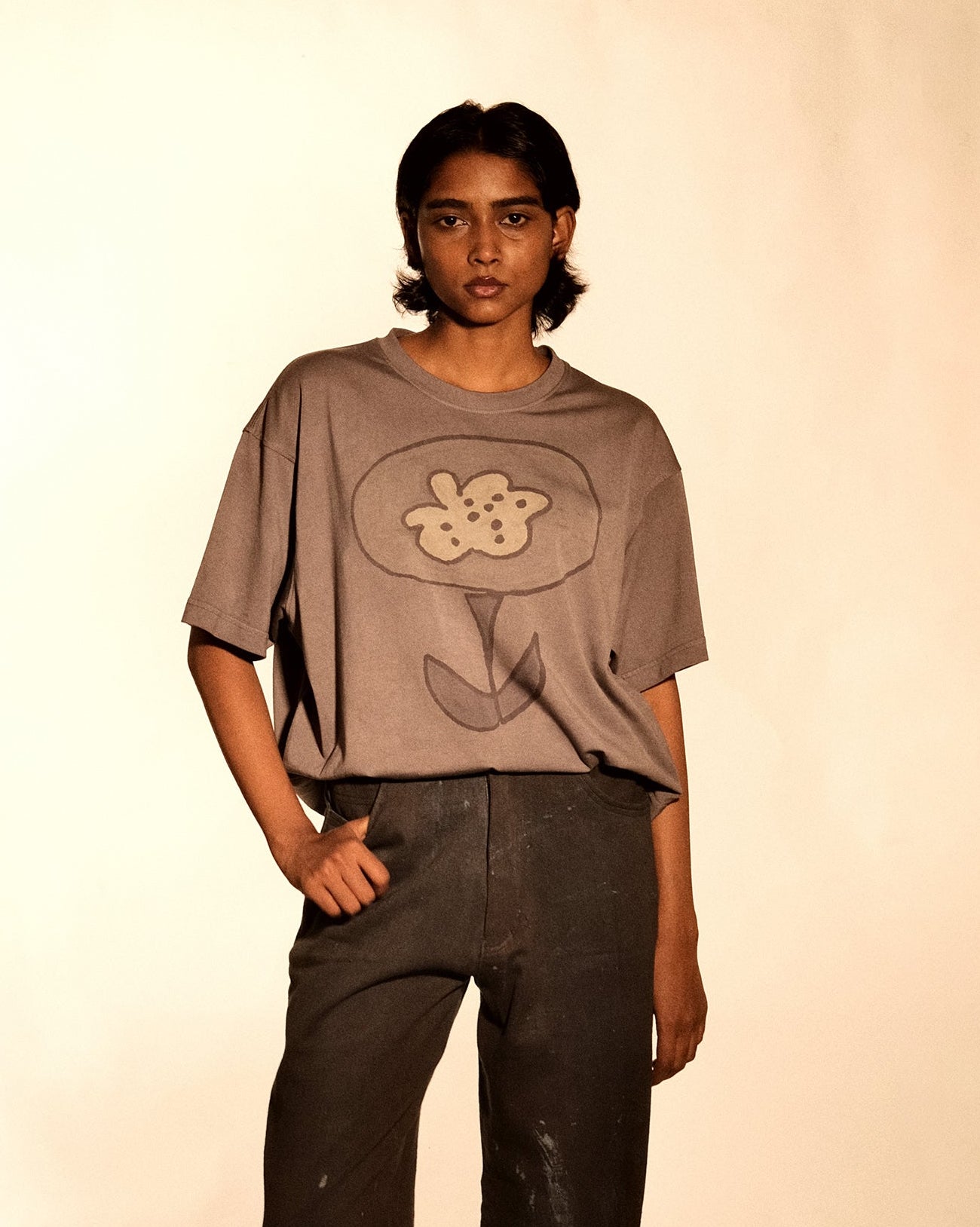 Flower in coal grey